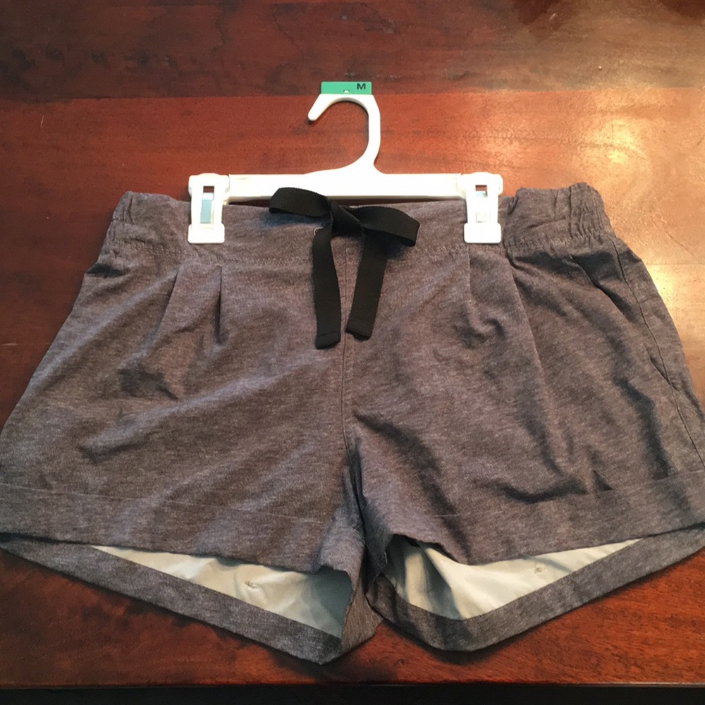 Grey lulu shorts with black ribbon